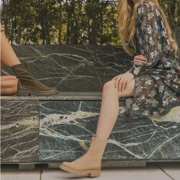NEW IN BOX SAM EDELMAN LEONE LUG SOLE CHELSEA BOOT SZ 7 - Picture 1 of 14